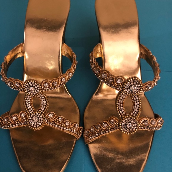 Gold sandals, Indian style - Picture 1 of 8